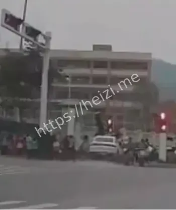 重庆路小学冲撞事件