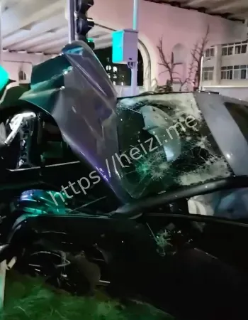 御营小学门口突发车祸