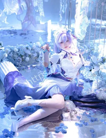 胸部挺拔大美腿cos