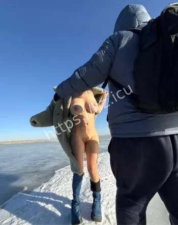 白嫩巨乳女仆装