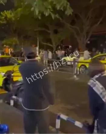 群众围堵滚出中国