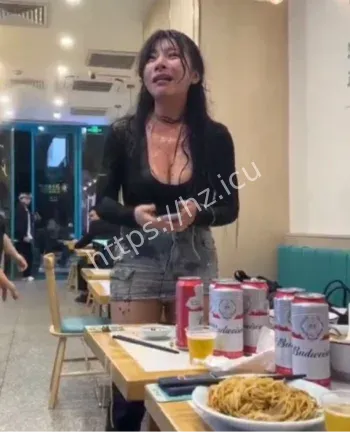 上海财兜兜馄饨店冲突视频