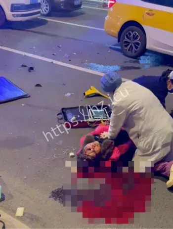 老人马路被撞事故