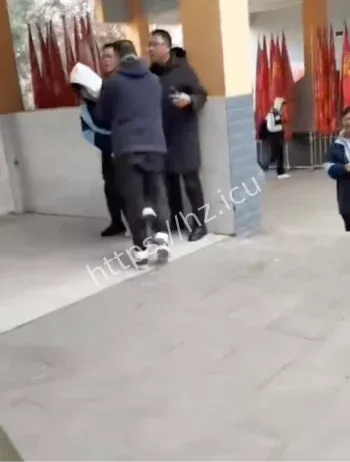 逼家长签谅解书放老师