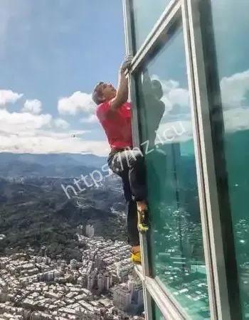 攀爬台北101大厦